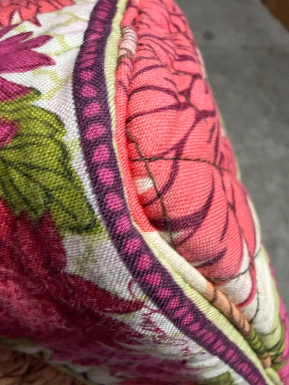🎉HOST PICK Vera Bradley”Hello Dahlia!”Cinch Bucket Handbag-Retired Pink&Green